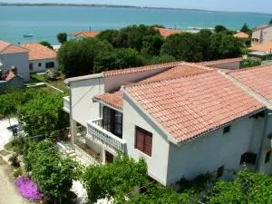 Apartments by the sea Vrsi - Mulo, Zadar - 5791 - Kod Mula