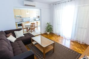 Two-Bedroom Apartment with Balcony and Sea View room in Apartments with a parking space Zadar - 5773