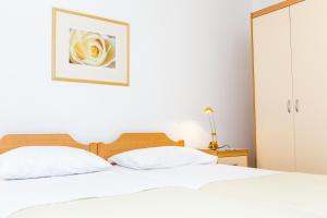 Apartments with a parking space Zadar - 5773