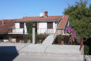 Apartments with a parking space Jelsa, Hvar - 5728