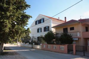 Apartments with a parking space Bibinje, Zadar - 5741 