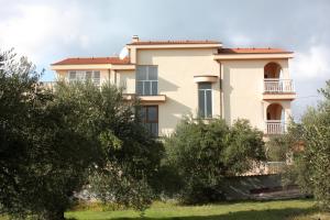 Apartments by the sea Sukosan, Zadar - 5864