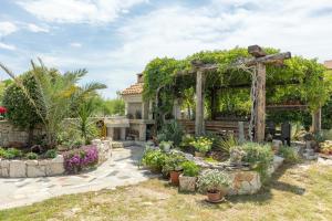 Apartments with parking space Razanac, Zadar - 5885