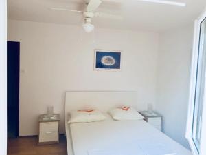 Apartments by the sea Basina - Hvar - 5700