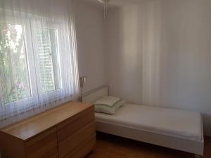 Apartments by the sea Basina, Hvar - 5700