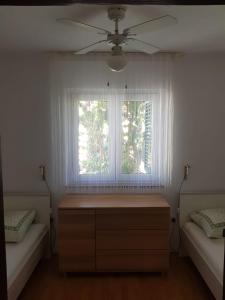 Apartments by the sea Basina, Hvar - 5700