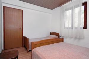 Seaside secluded apartments Cove Tatinja, Hvar - 5729