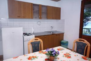 Seaside secluded apartments Cove Tatinja, Hvar - 5729