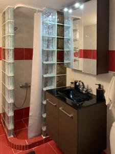 Cozy and Chic apartment in the Center, 5 min Subway