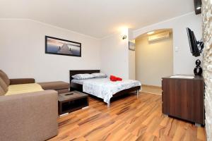 Studio with Balcony room in Apartments and rooms with a swimming pool Sukosan Zadar - 5906