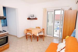 Apartments with a parking space Hvar - 5701