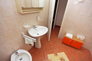 Apartments with a parking space Zadar - 5852