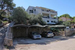 Apartments by the sea Jelsa, Hvar - 5723