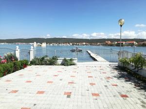 Apartments by the sea Sukosan, Zadar - 5819