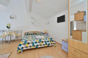 Studio with Balcony and Sea View room in Apartments with a parking space Bibinje Zadar - 5761