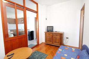 Apartments by the sea Kali, Ugljan - 5828