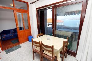 Apartments by the sea Kali, Ugljan - 5828