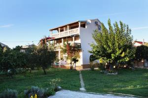 Apartments with parking spaces Bibinje, Zadar - 5732