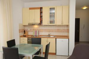 Family-friendly apartments with swimming pool Zadar - Diklo, Zadar - 5774