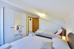 Family-friendly apartments with swimming pool Privlaka, Zadar - 5762