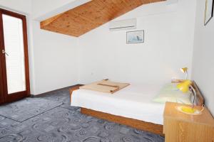 Two-Bedroom Apartment with Terrace and Sea View room in Apartment Vrsi - Mulo 5796a