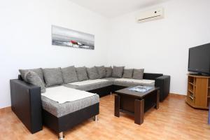One-Bedroom Apartment with Terrace and Sea View room in Apartments by the sea Kuciste - Perna Peljesac - 4545