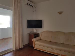 One-Bedroom Apartment with Terrace and Sea View room in Apartments by the sea Kuciste - Perna Peljesac - 4545