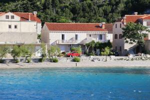 Apartments by the sea Trstenik, Peljesac - 4570 - 3hvězdičkové hotely ve městě Trstenik