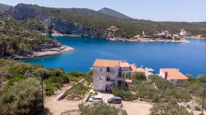 Apartments by the sea Cove Pokrivenik, Hvar - 4604