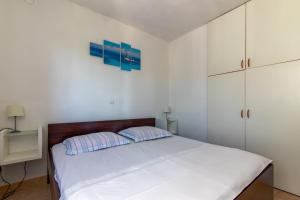 Apartments by the sea Cove Pokrivenik, Hvar - 4604