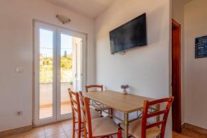 Apartments by the sea Cove Pokrivenik, Hvar - 4604