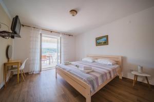 One-Bedroom Apartment with Terrace and Sea View room in Apartment Lumbarda 4446b