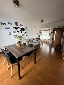 Casa con pileta cochera y quincho 1300m de la playa