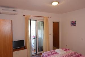 Apartments and rooms with parking space Nin, Zadar - 5805