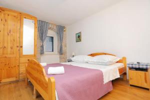 Apartments with parking space Omis - 4327