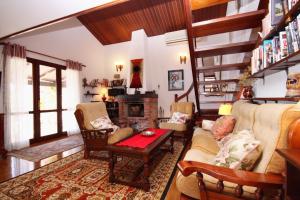 Seaside house with a swimming pool Seget Vranjica, Trogir - 4329