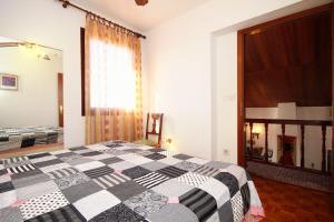 Seaside house with a swimming pool Seget Vranjica, Trogir - 4329