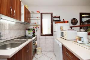 Seaside house with a swimming pool Seget Vranjica, Trogir - 4329