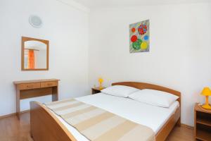 Apartments by the sea Arbanija, Ciovo - 4320