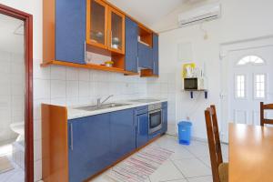 Apartments by the sea Arbanija, Ciovo - 4320