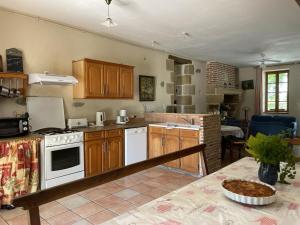 Maisons de vacances Gite Souvigny, 5 pieces, 10 personnes - FR-1-489-231 : photos des chambres