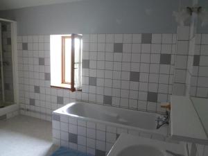 Maisons de vacances Gite Souvigny, 5 pieces, 10 personnes - FR-1-489-231 : photos des chambres