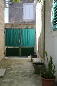 Apartments with parking space Lumbarda, Korcula - 4472