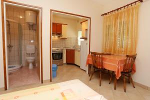 Apartments with parking space Lumbarda, Korcula - 4472