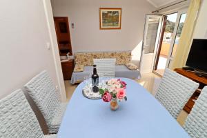 Three-Bedroom Apartment with Terrace and Sea View room in Apartments by the sea Brna Korcula - 4463