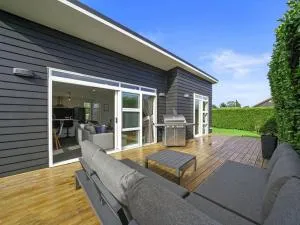 Treasure on Tuscan - Martinborough Holiday Home - Kahutara
