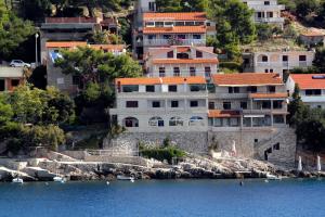 Apartments by the sea Zavalatica, Korcula - 4387