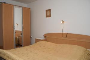 Apartments with parking spaces Zrnovska Banja, Korcula - 4426