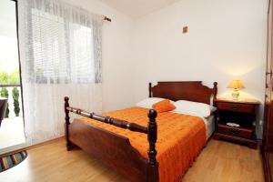 Two-Bedroom Apartment with Terrace and Sea View room in Apartments with a parking space Zavalatica Korcula - 4420