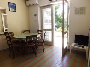 Apartments by the sea Prizba, Korcula - 4483